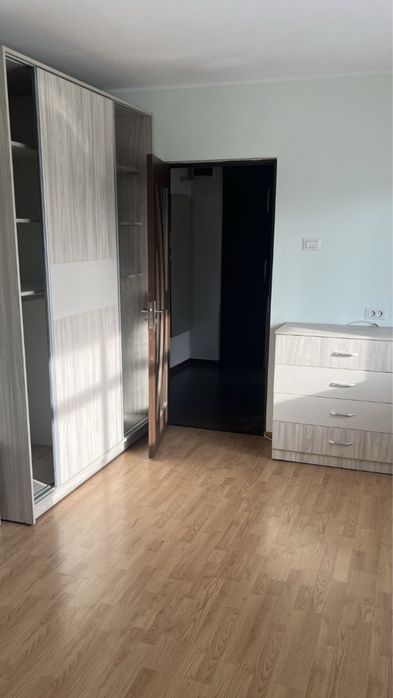 PROPRIETAR  inchiriez  apartament. cu o camera , zona MAL
