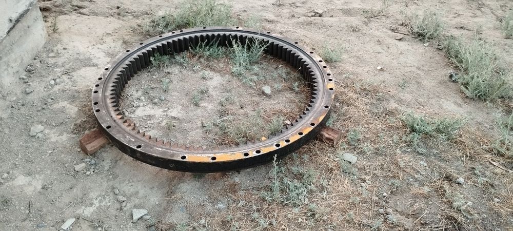 Поворотный круг на Эксковатор HITACHI Zaxis 200