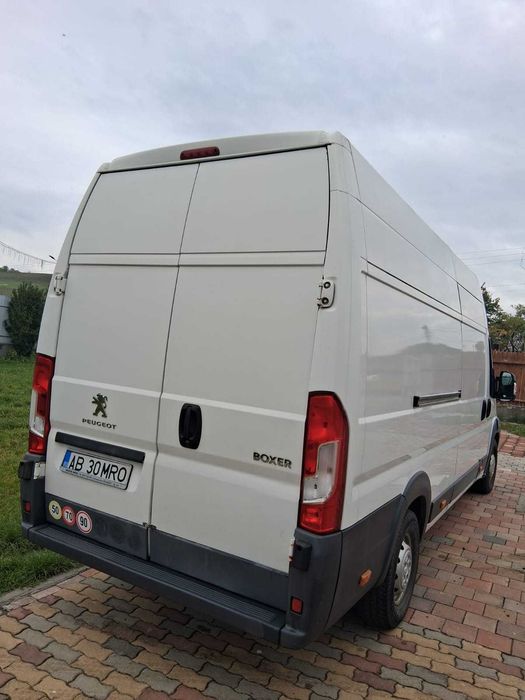 Vând autoutilitară Peugeot Boxer