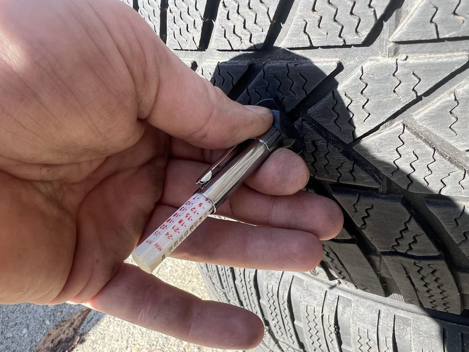 255/45/19 Brigestone с борд , dot 23 . Цена за двата броя .