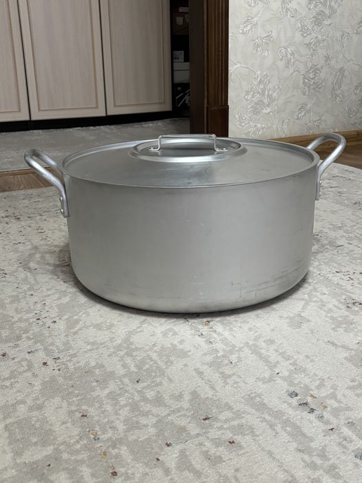 Продам б/у кастрюлю срочно