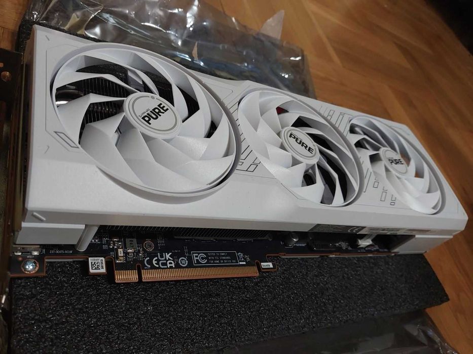 Sapphire Pure RX 7700XT 12GB Gaming OC White