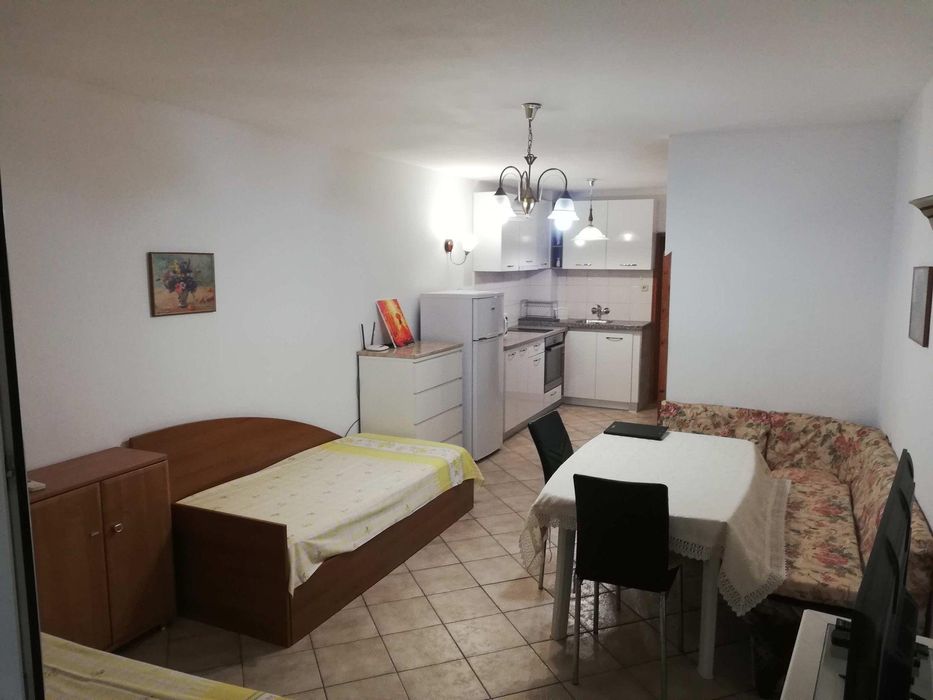 Дава се под наем Двустаен апартамент в Бургас, Лазур - 75 кв.м за 433.5 € - Снимка #3