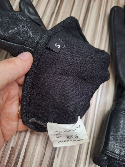 Mănuși piele naturală.