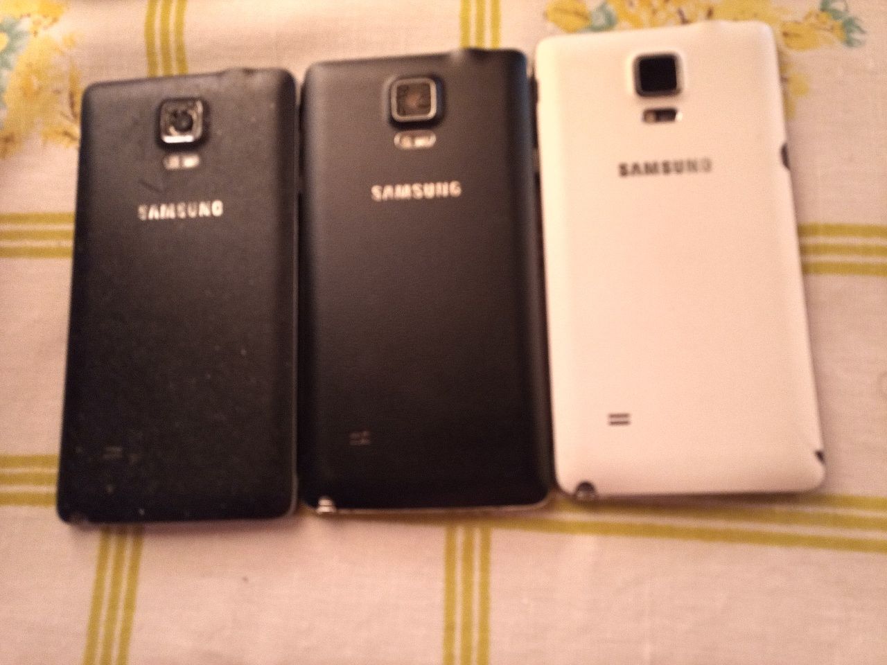 Vind trei telefoane Samsung note4