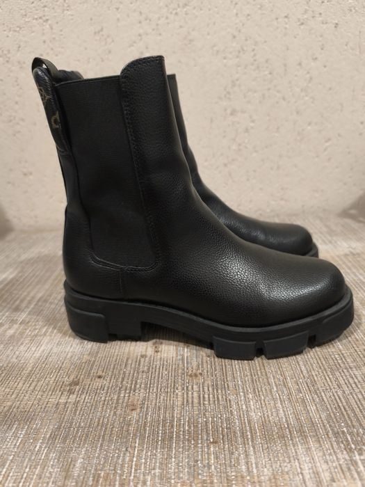 Оригинални боти Guess