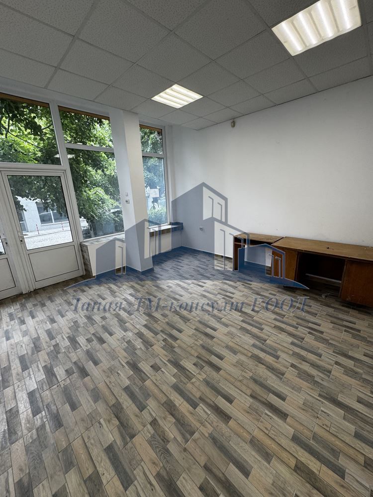 Дава се под наем Офис в Шумен, Център - 65 кв.м за 357 € - Снимка #5
