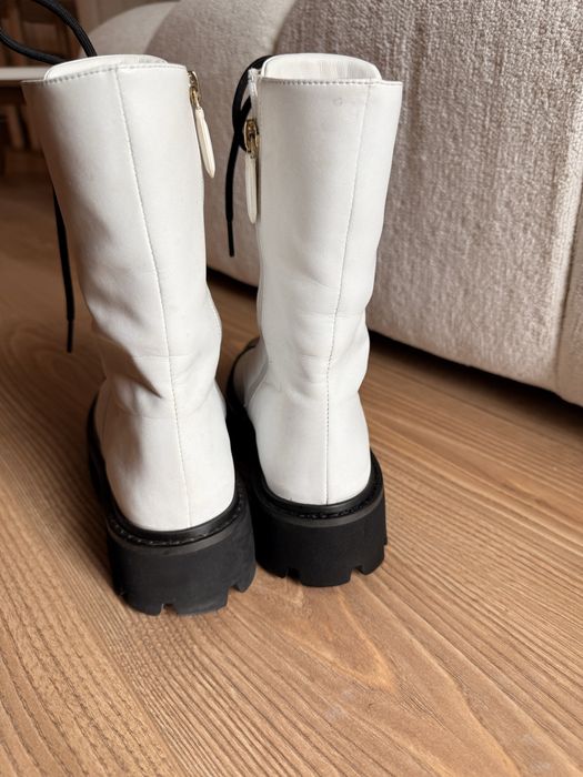 Боти Chanel в бяло и черно