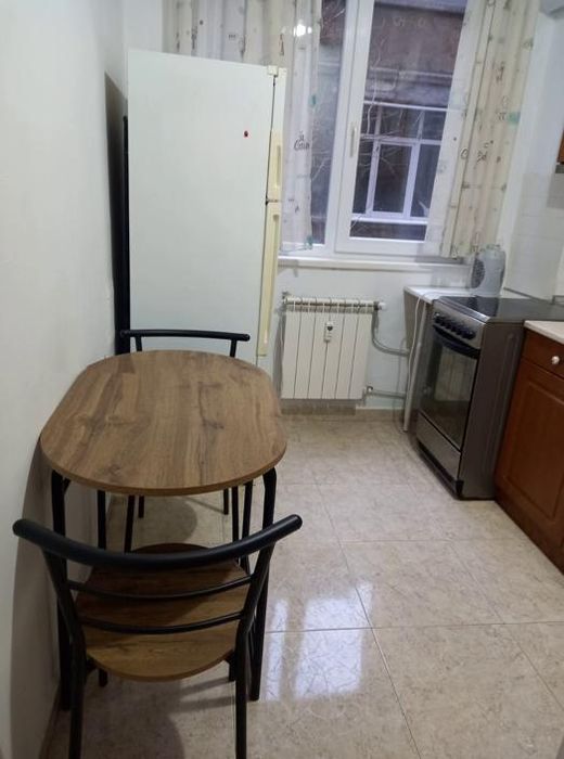 Дава се под наем Тристаен апартамент в София, Център - 98 кв.м за 750 € - Снимка #1