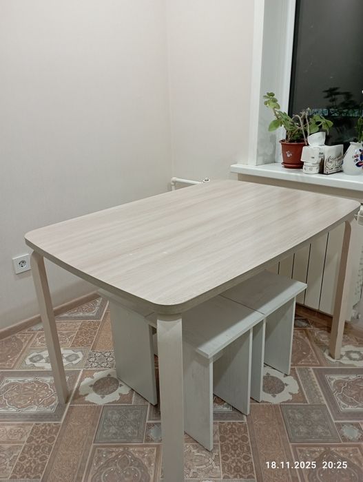 Стол кухонный с табуретками