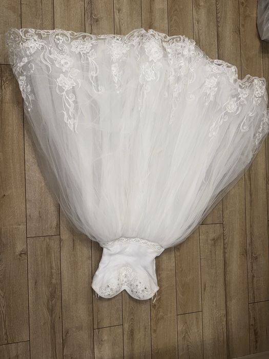 Свадебное платье белое