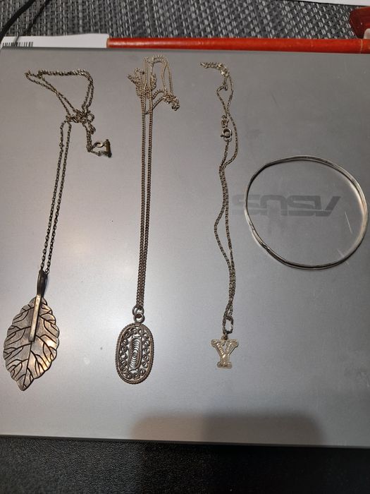 Сребърни колиета и гривна