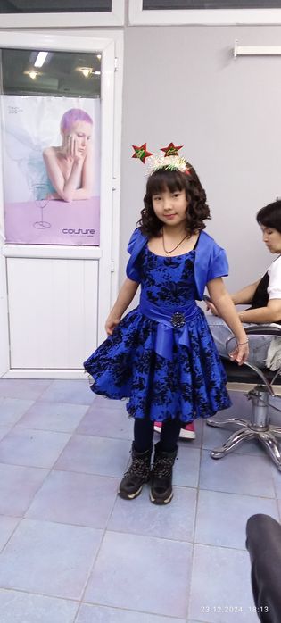 Продам жесткое платье на девочку 9-10 лет