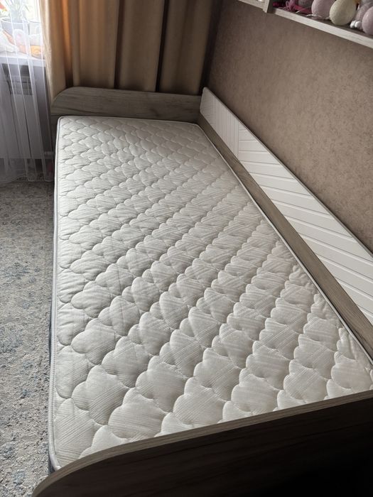 Отопедический матрас фирмы Аскона, 90*200. В идеальном состоянии