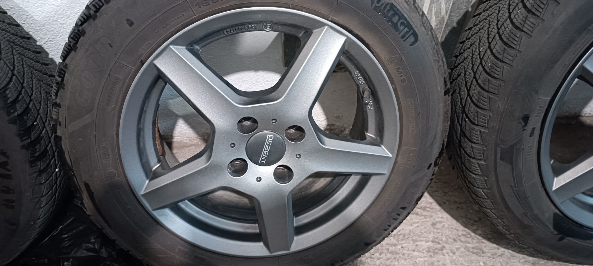 Джанти и гуми Dezent TY Graphite 15" GY Ultra Grip P3 185/65 R15