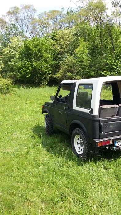 Vând Suzuki Samurai