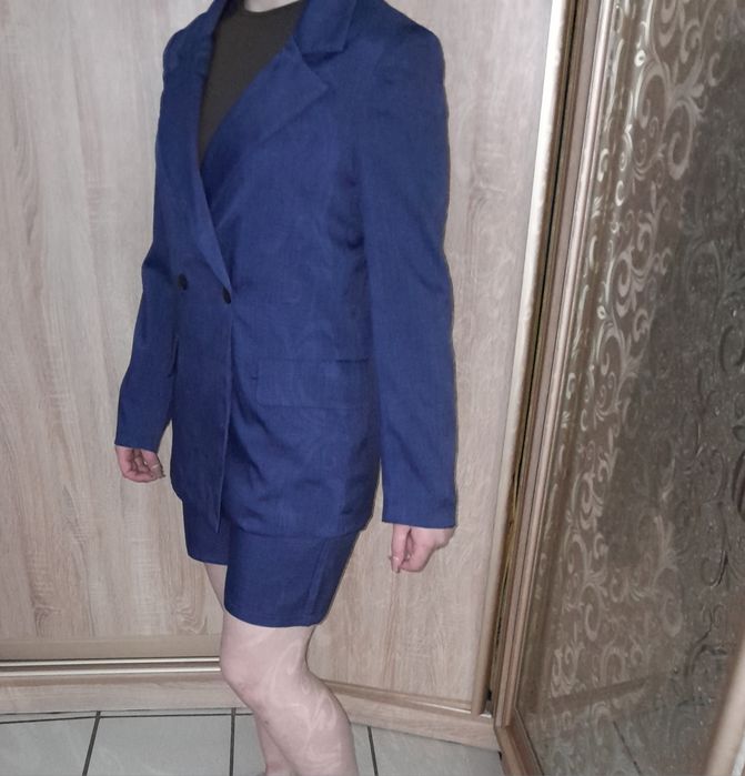 Продам женский костюм пиджак+шорты.