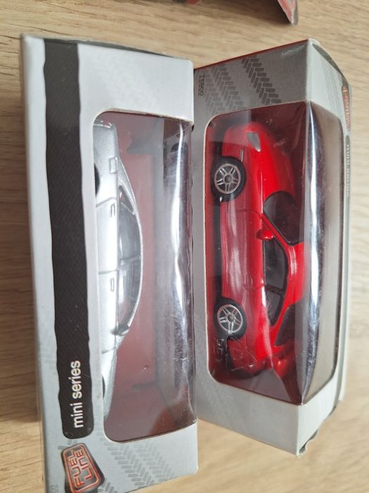 4 mașini Mini Series