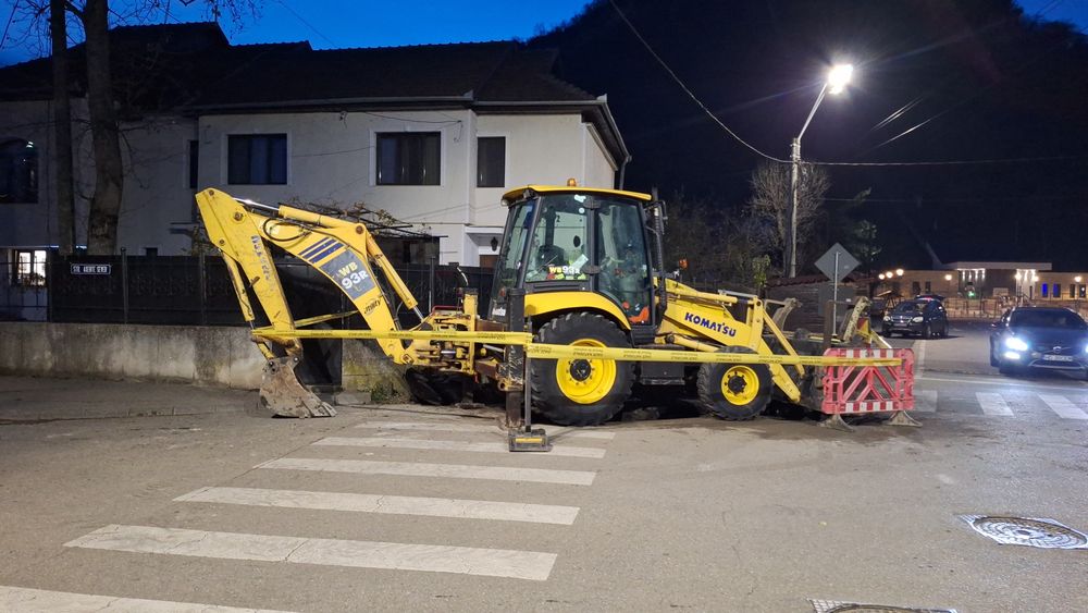 Buldoexcavator komatsu wb93r