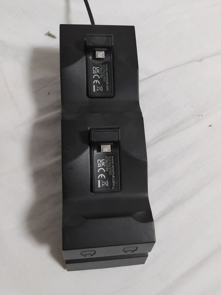 PS4 pro с джойстик и игри и безжично зариадно