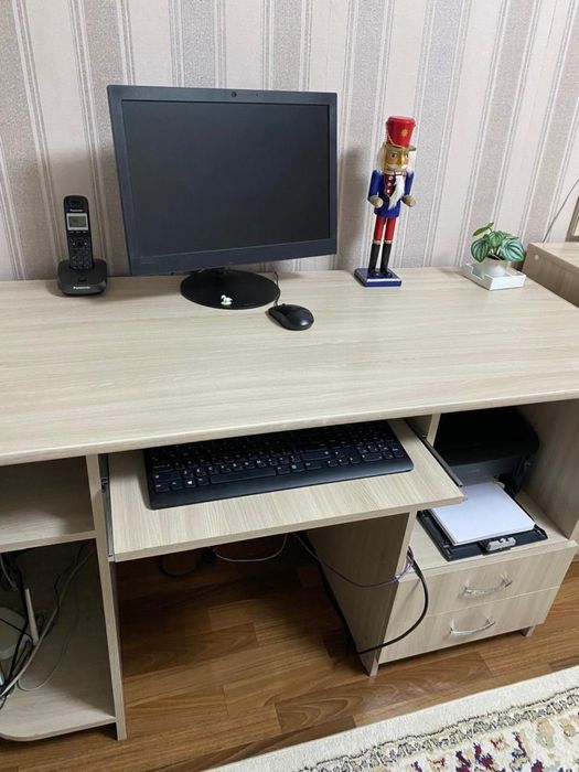 Продам стол компьютерный