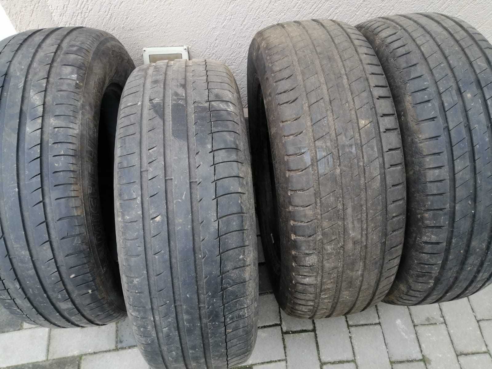 Vând anvelope Michelin 235/65/R17