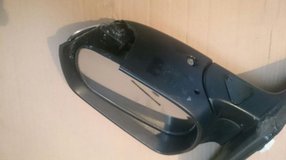 Дясно огледало за Мазда 3 след 2005 год.