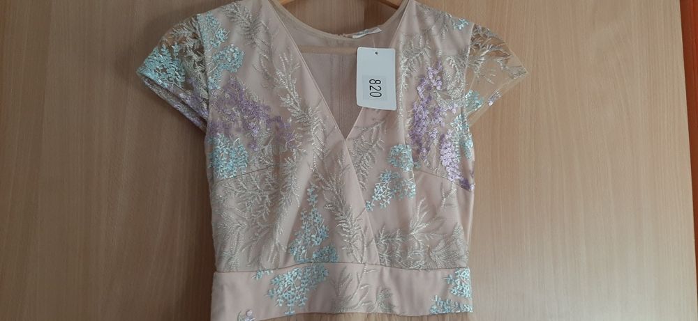 Rochie marimea 38,(este 36) noua cu eticheta cu dantela si tull