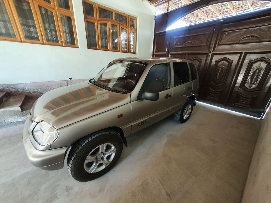 Niva chevrolet sotiladi