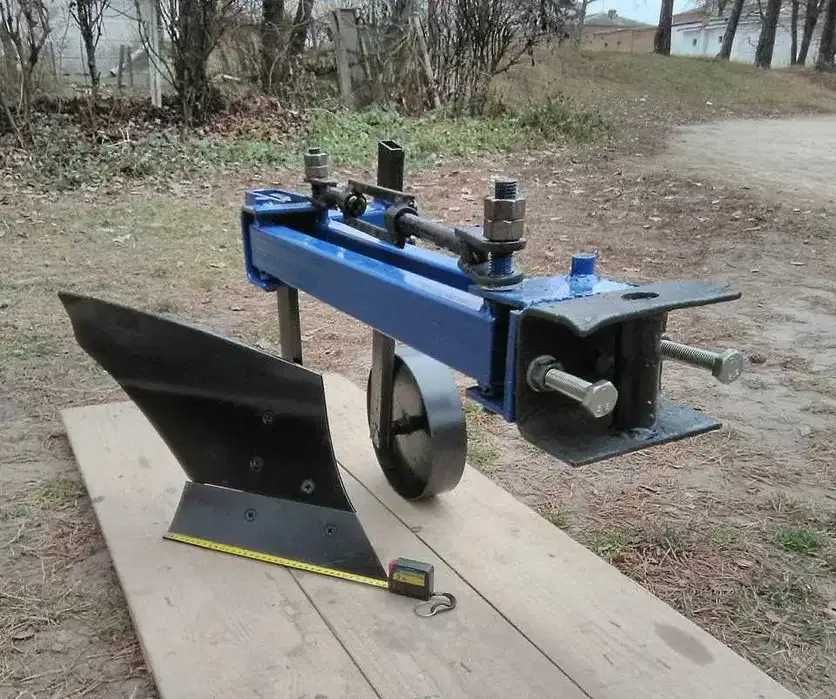 Plug robust pentru motocultor cu reglaje
