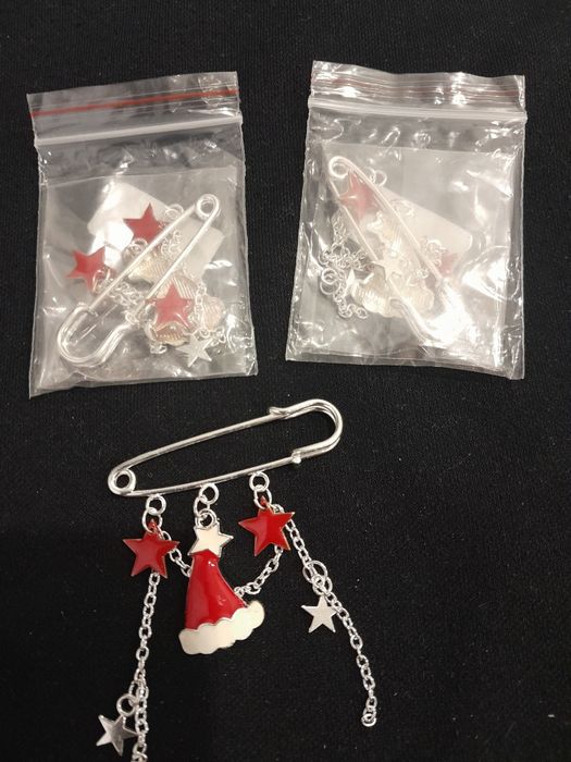 Новогодняя брошь- булавка