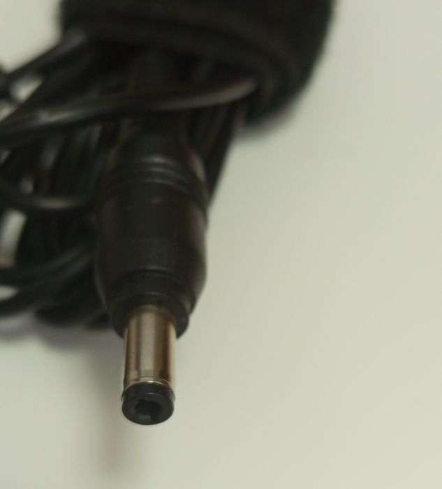 Vând Încărcător Toshiba 19V 2,37Amperi