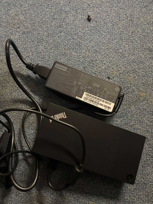 Dockuri profesionale Dell și Lenovo