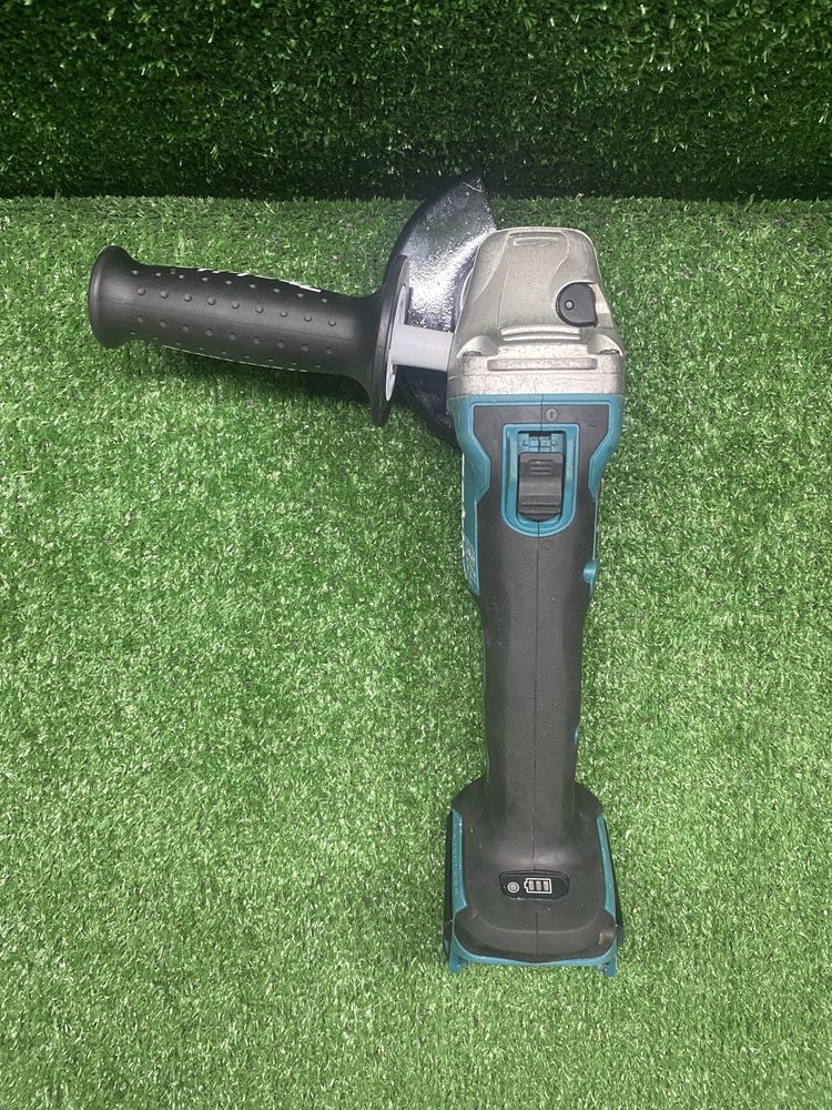 Безчетков ъглошлайф Makita DGA504