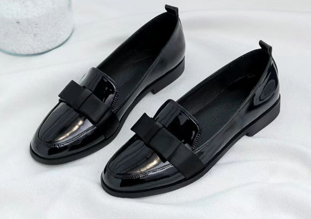 Лоферы лаковые  новые