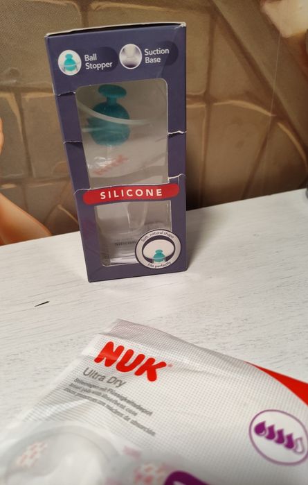 Нова ръчна помпа за кърма Nuby + подарък