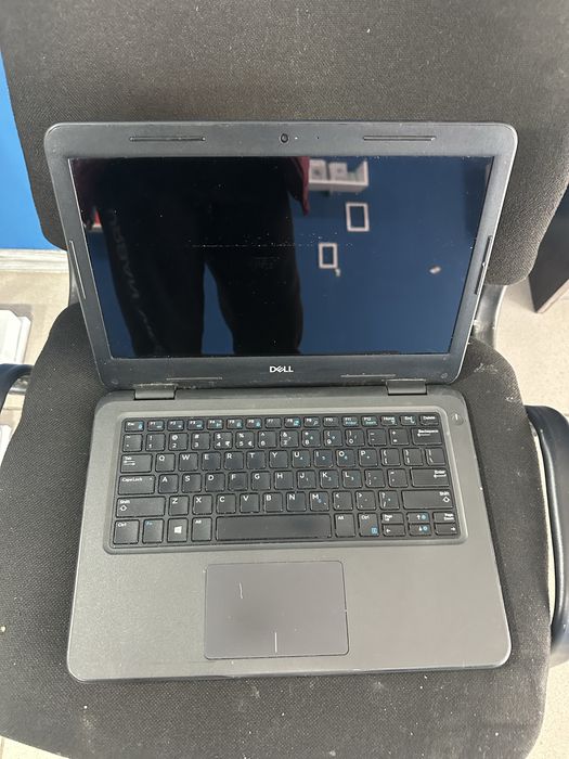 Vand laptop dell 3300 i3 7020u 8gb ssd 128gb full hd