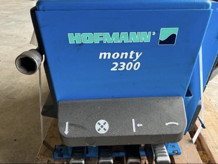 Mașină de dejantat Hofmann Monty 2300 cu adaptor biciclete