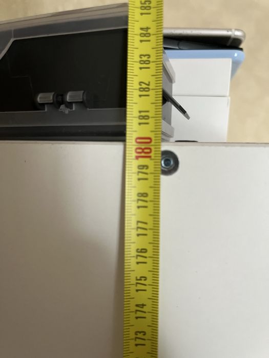 Компьютерный стол и полки