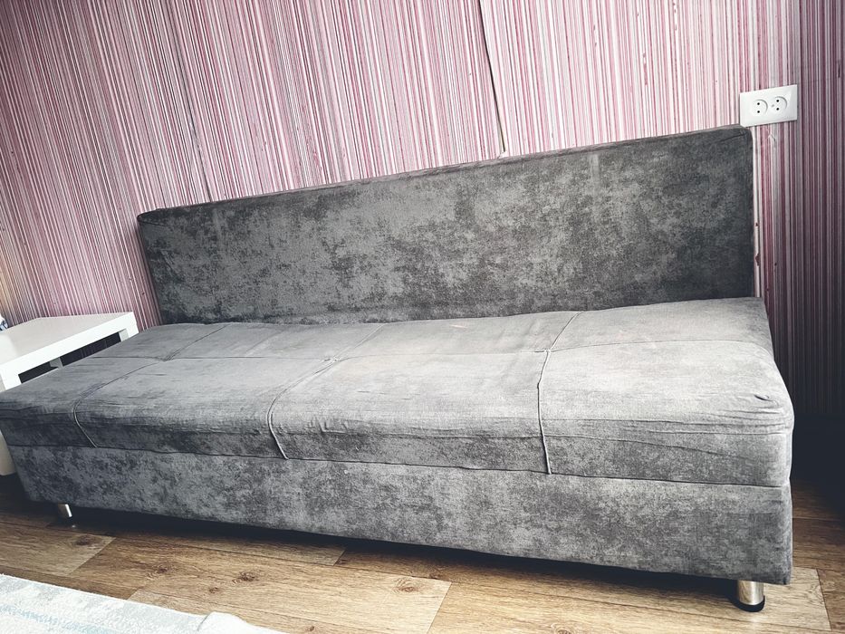 Продам тахту раскладную, ковер, детский стол и стул