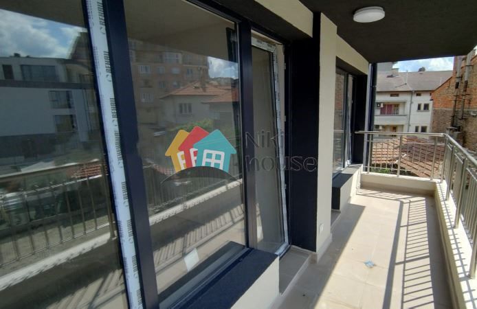 Продава се Тристаен апартамент в Варна, Аспарухово - 100 кв.м за 1320 €/кв.м - Снимка #8