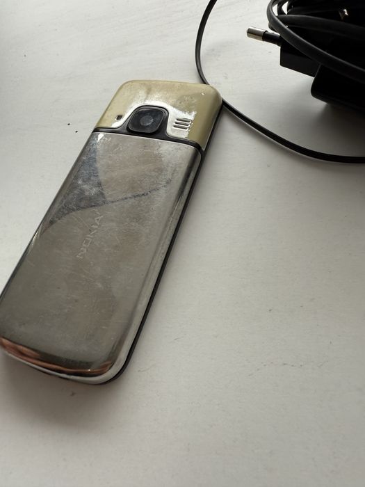 Телефон Nokia 6700