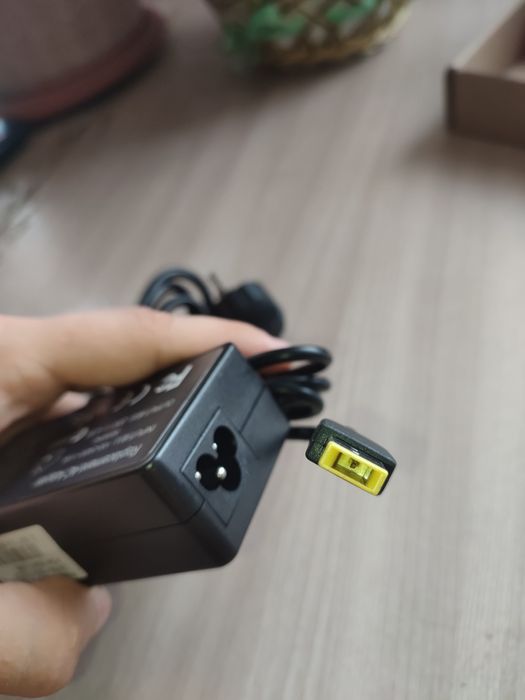 Зарядное устройство для ноутбука Lenovo
