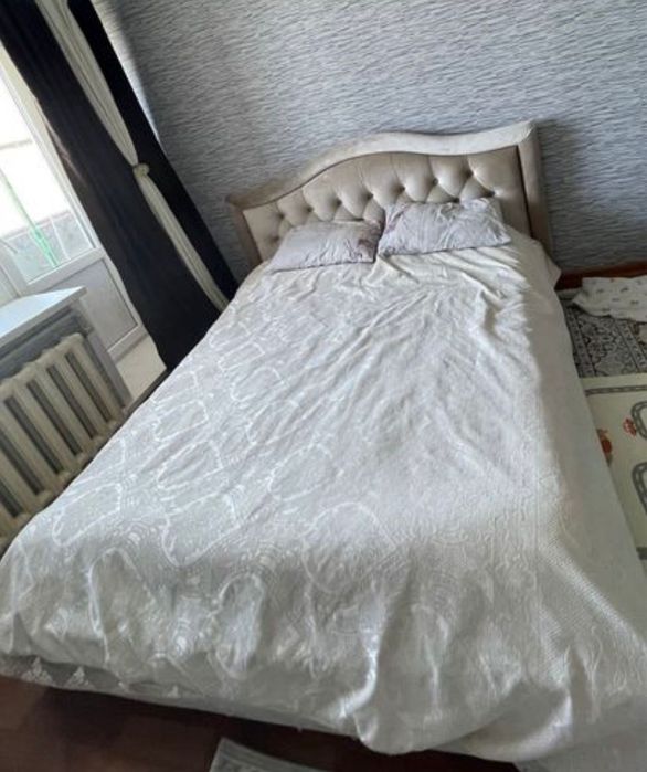 Продам спальный гарнитур