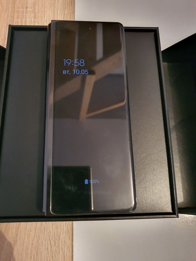 Телефон Samsung Galaxy Z fold2