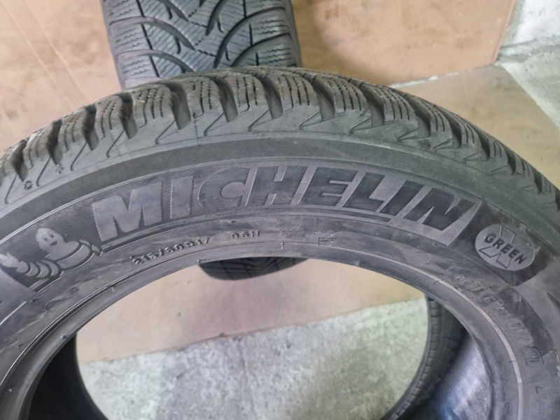 2 Michelin R17 215/60
зимни гуми 
DOT1118