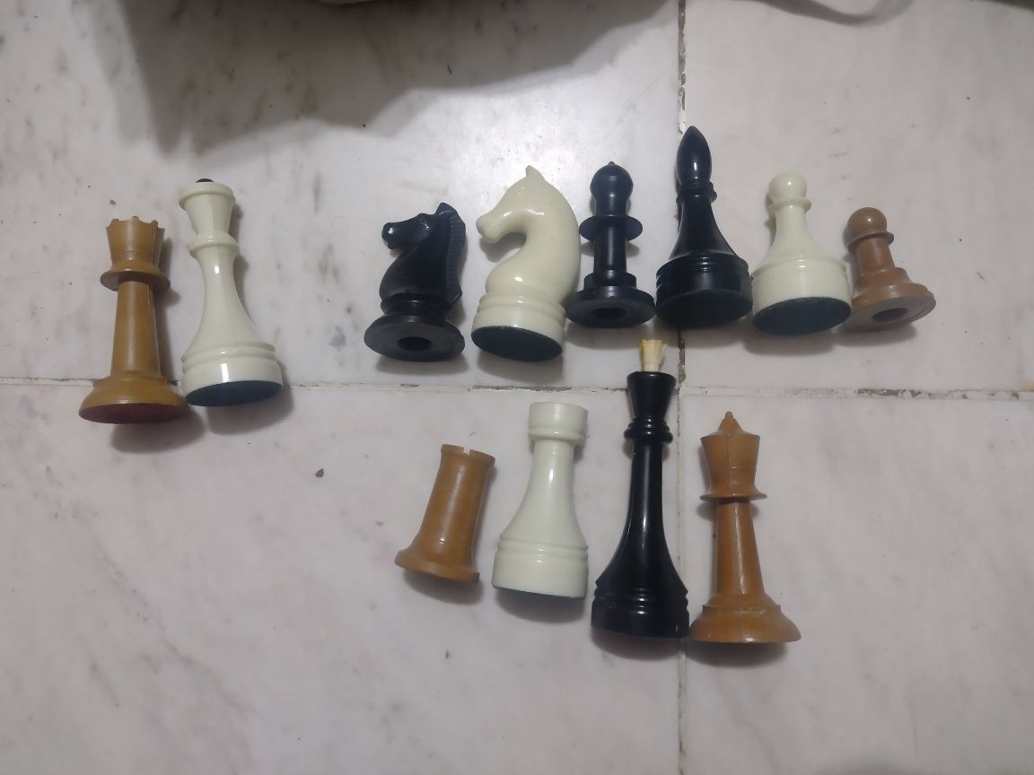 фигури за шах,дървени и бекелитови фигури