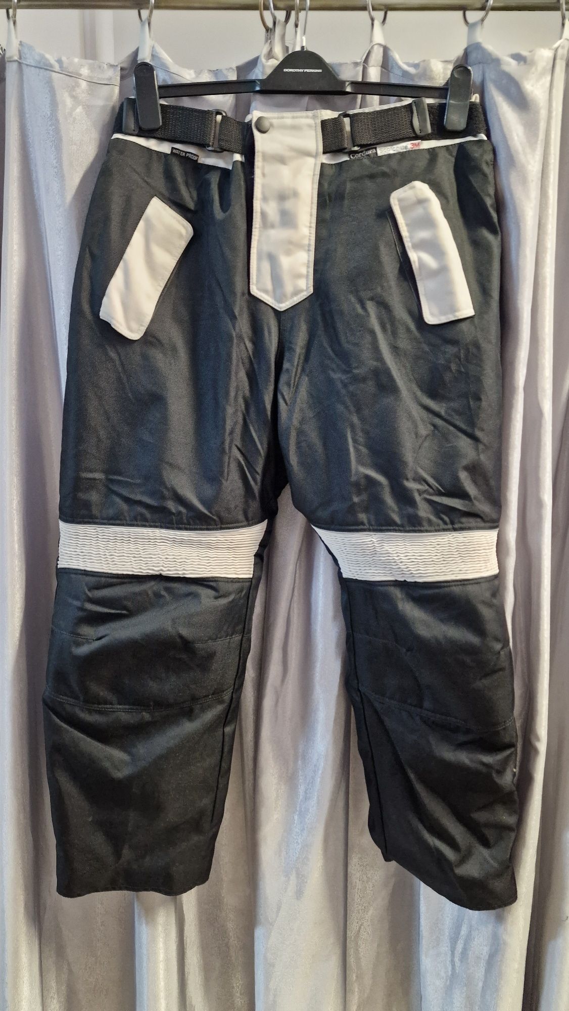 Pantaloni moto mărimea talie 52 cm