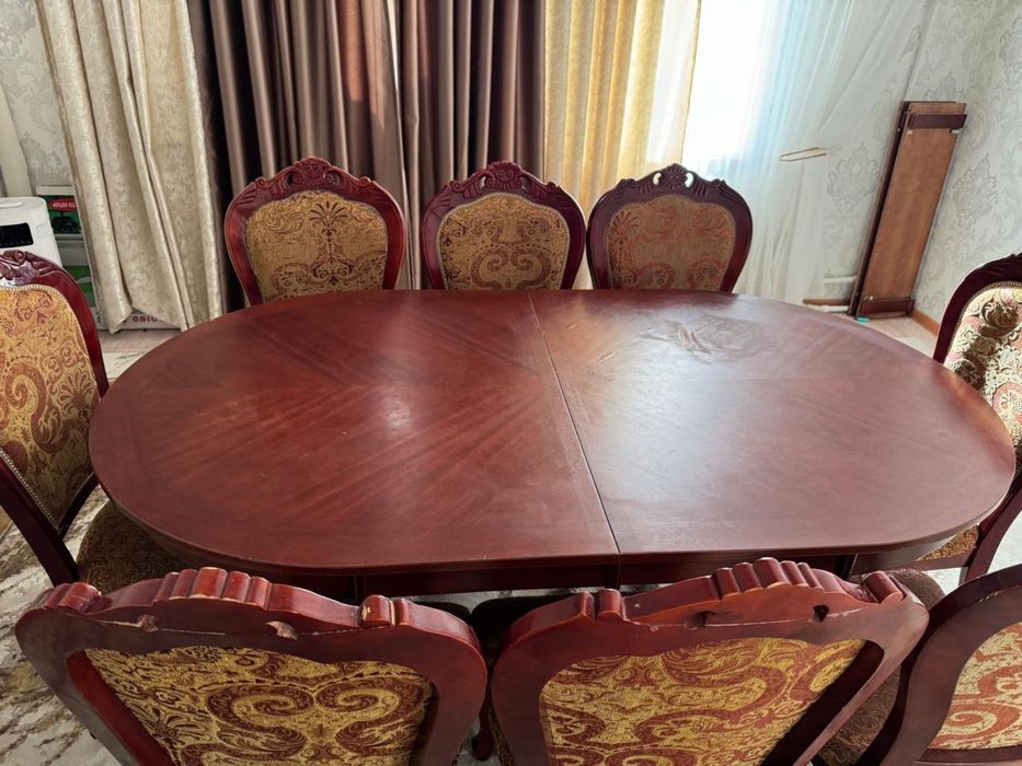 Продам срочно Стол со стульями