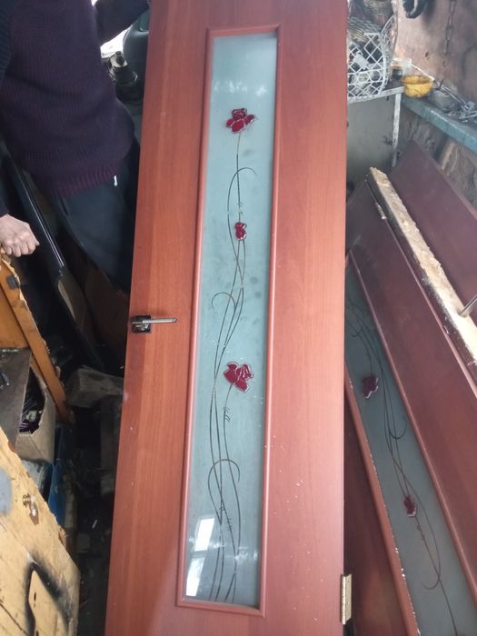 Продам недорого двери